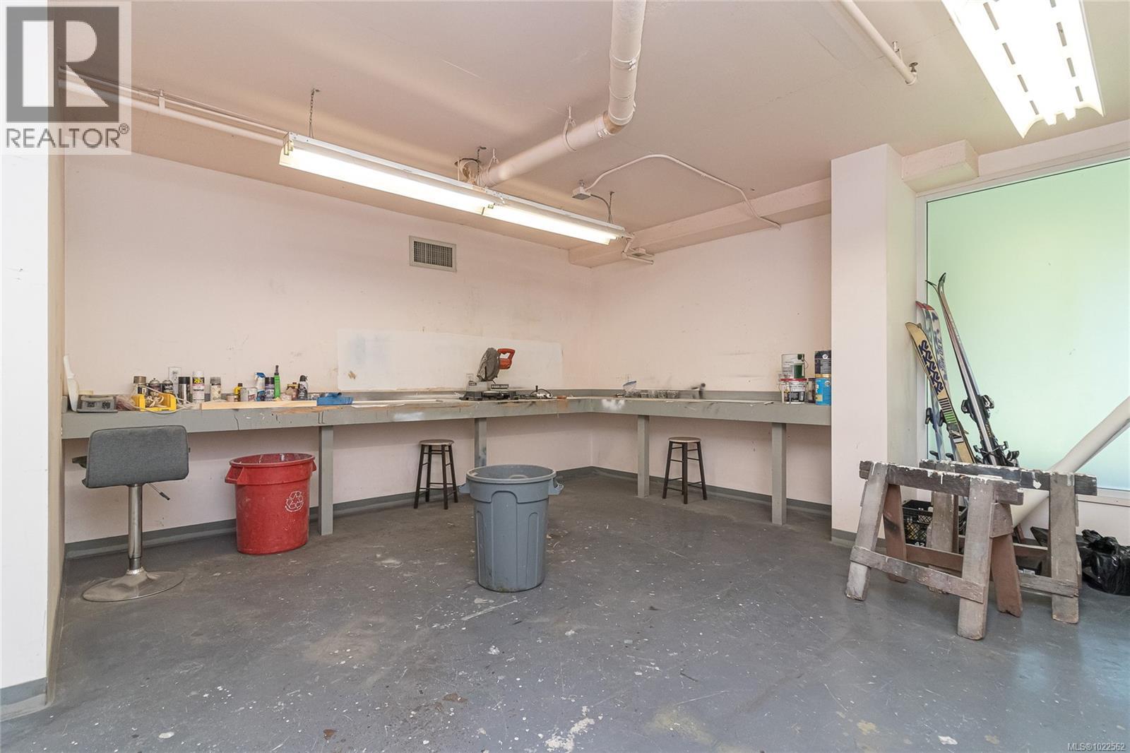 #502 1010 VIEW ST - 29