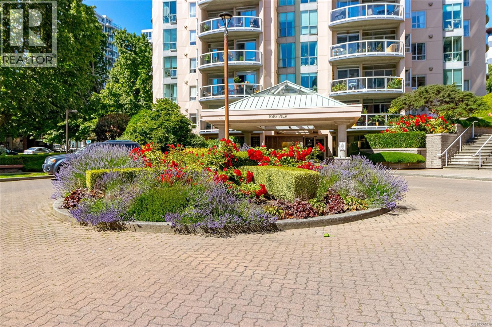 #502 1010 VIEW ST - 30