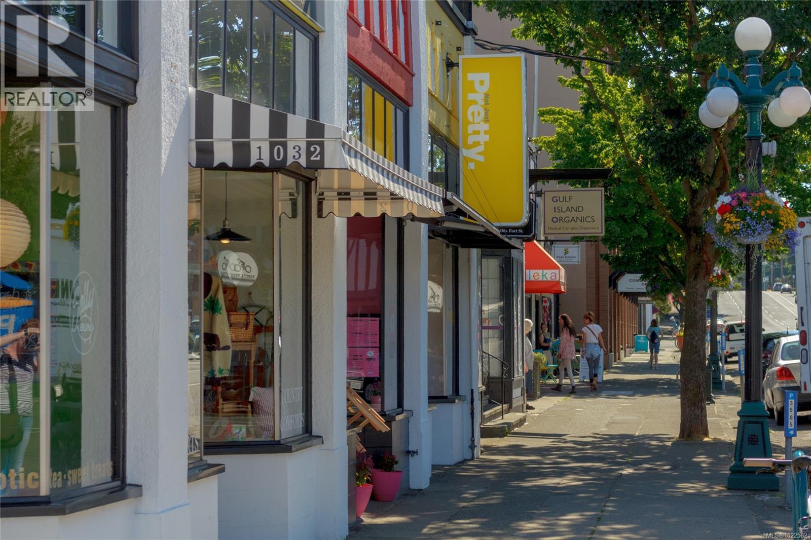 #502 1010 VIEW ST - 34