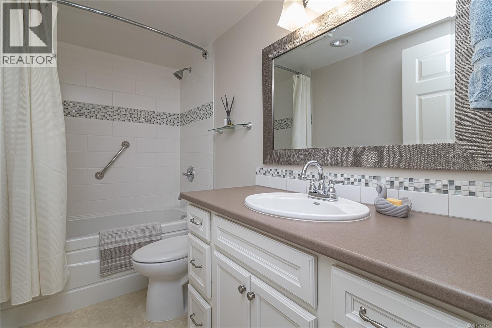 404 9975 Fifth Street, Sidney