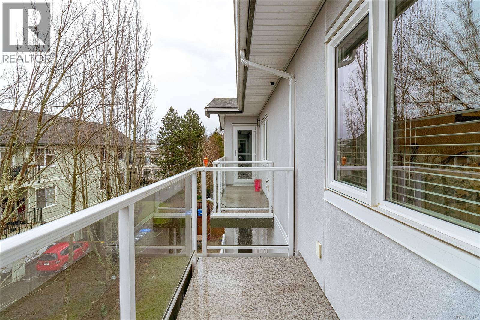 404 9975 Fifth Street, Sidney