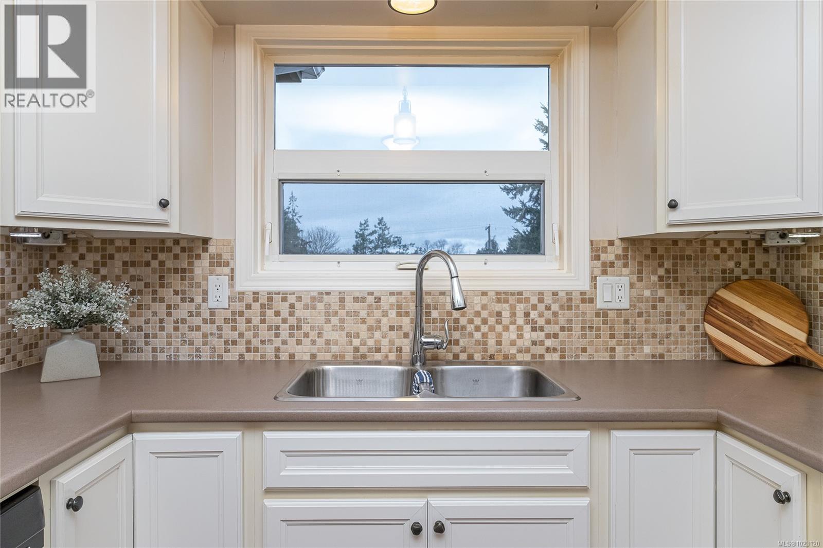 404 9975 Fifth Street, Sidney