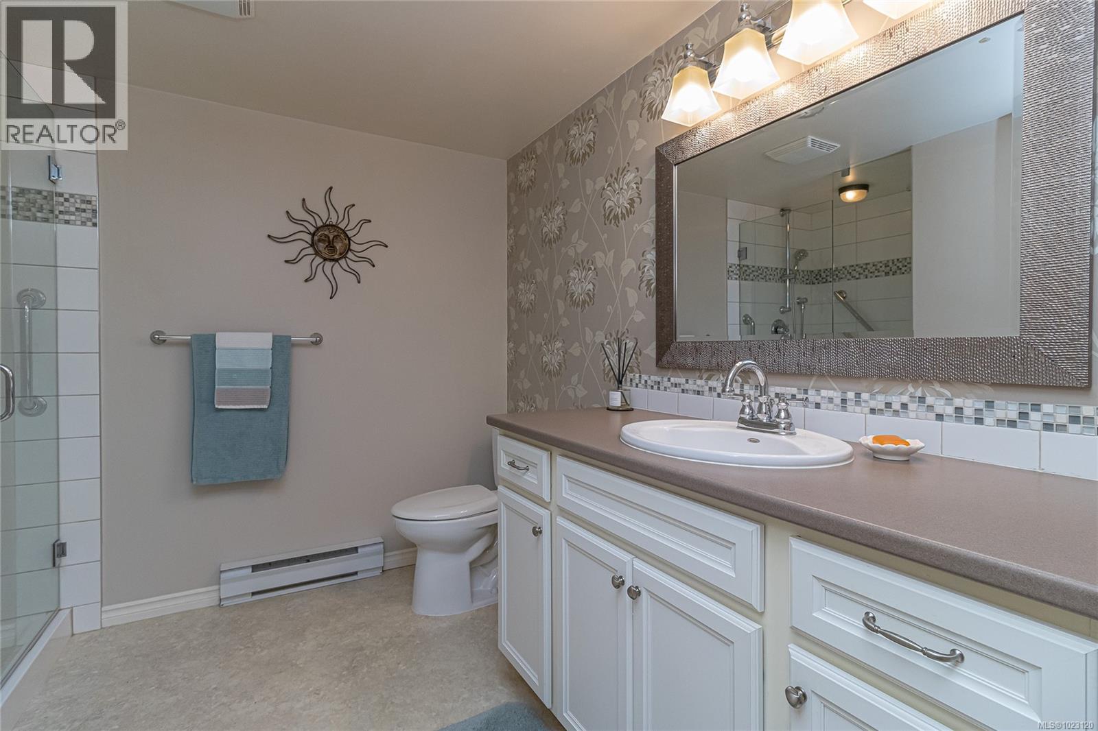 404 9975 Fifth Street, Sidney