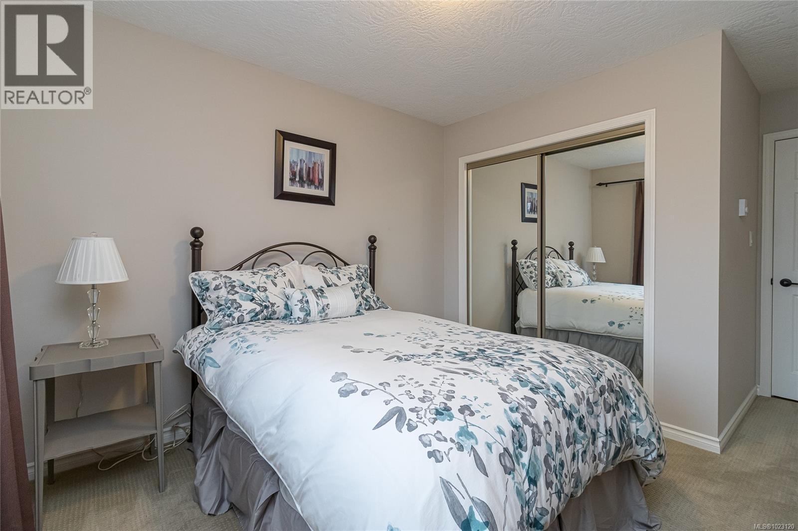 404 9975 Fifth Street, Sidney