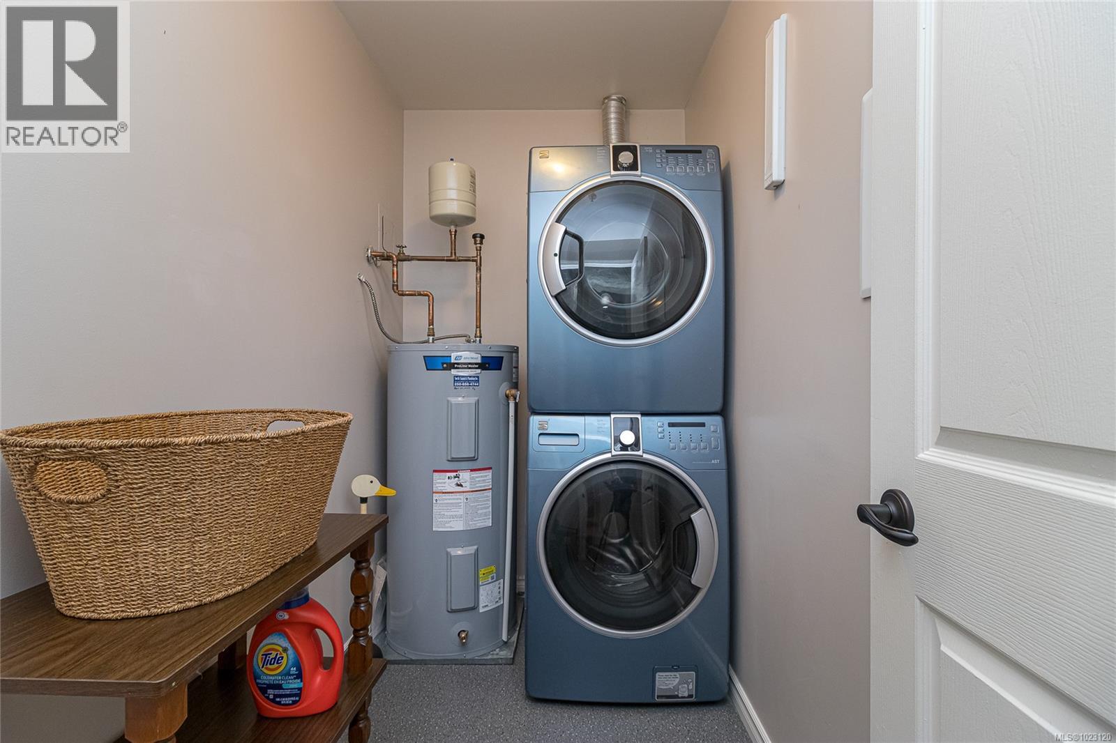 404 9975 Fifth Street, Sidney