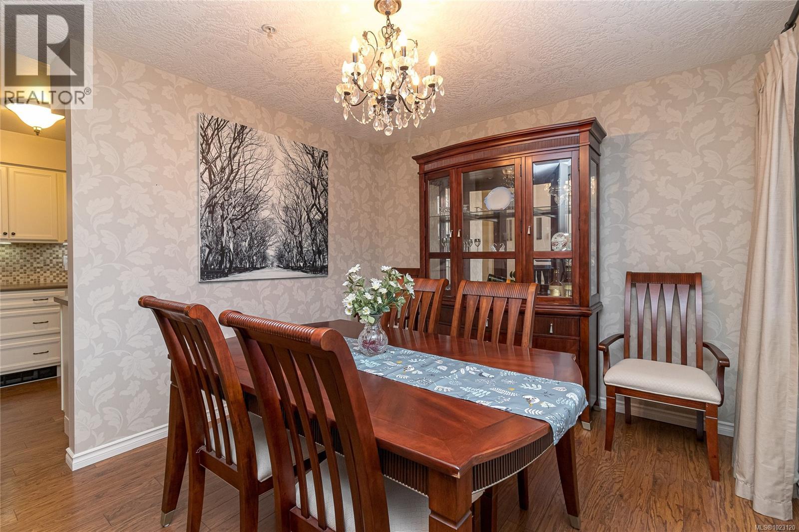 404 9975 Fifth Street, Sidney