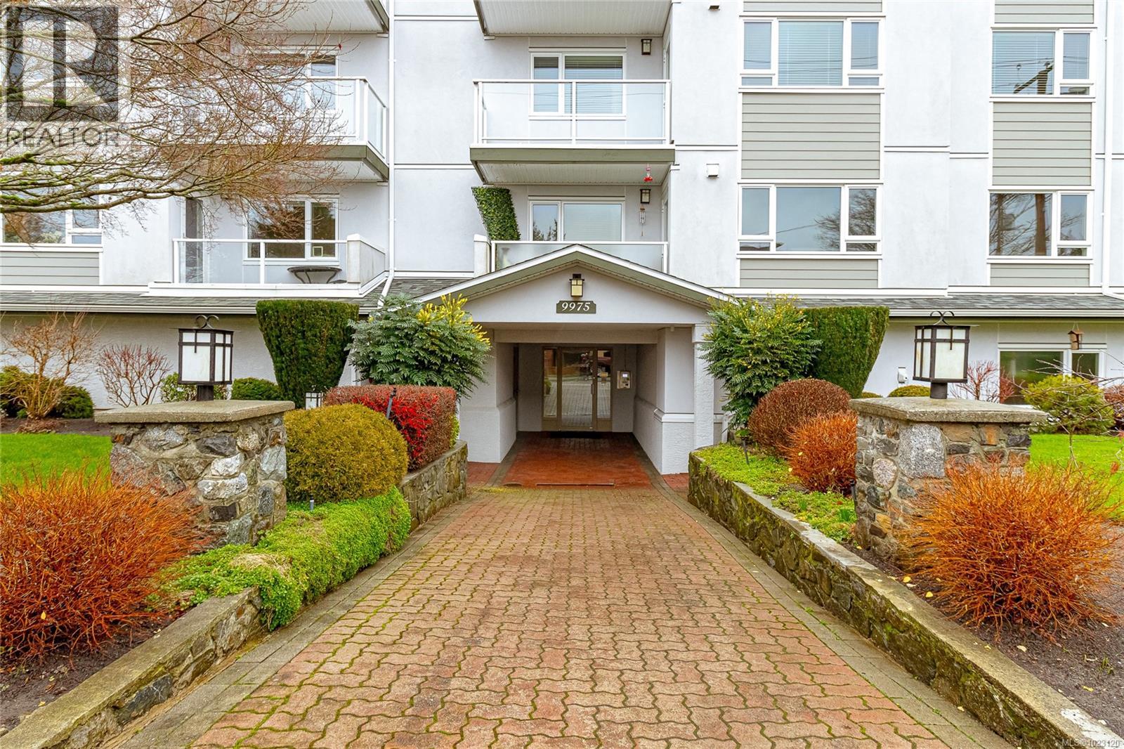 404 9975 Fifth Street, Sidney