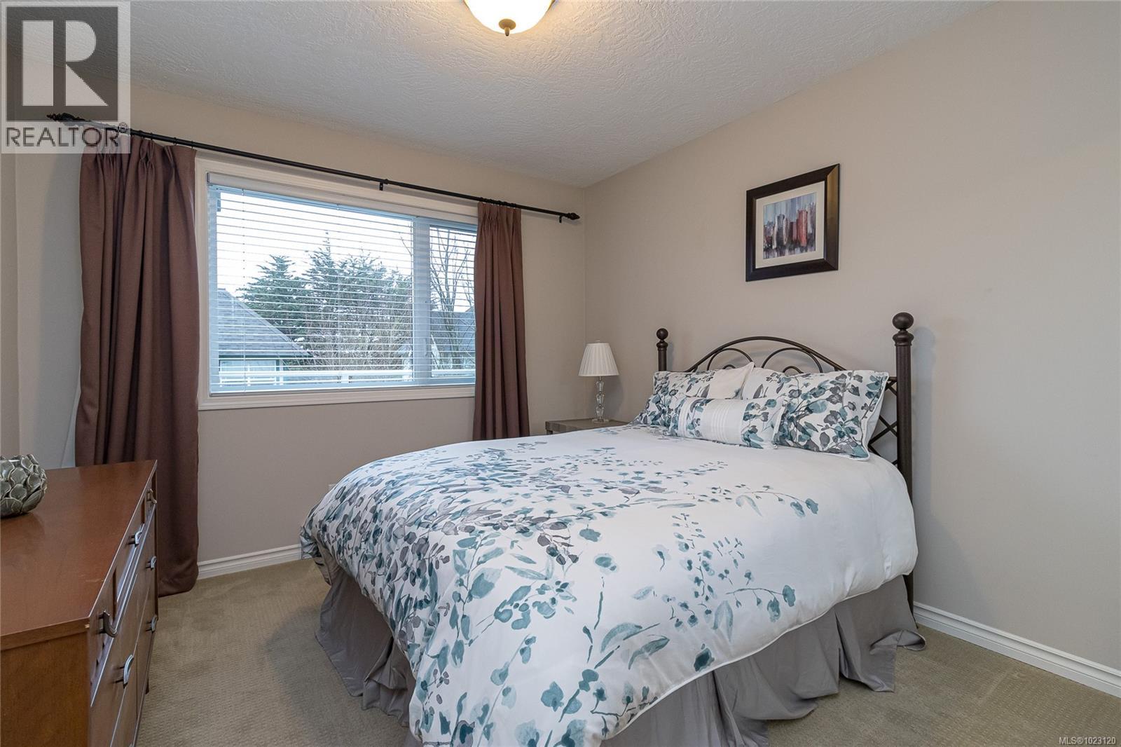 404 9975 Fifth Street, Sidney