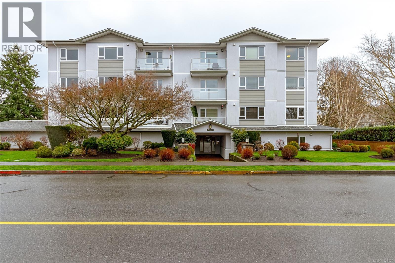 404 9975 Fifth Street, Sidney