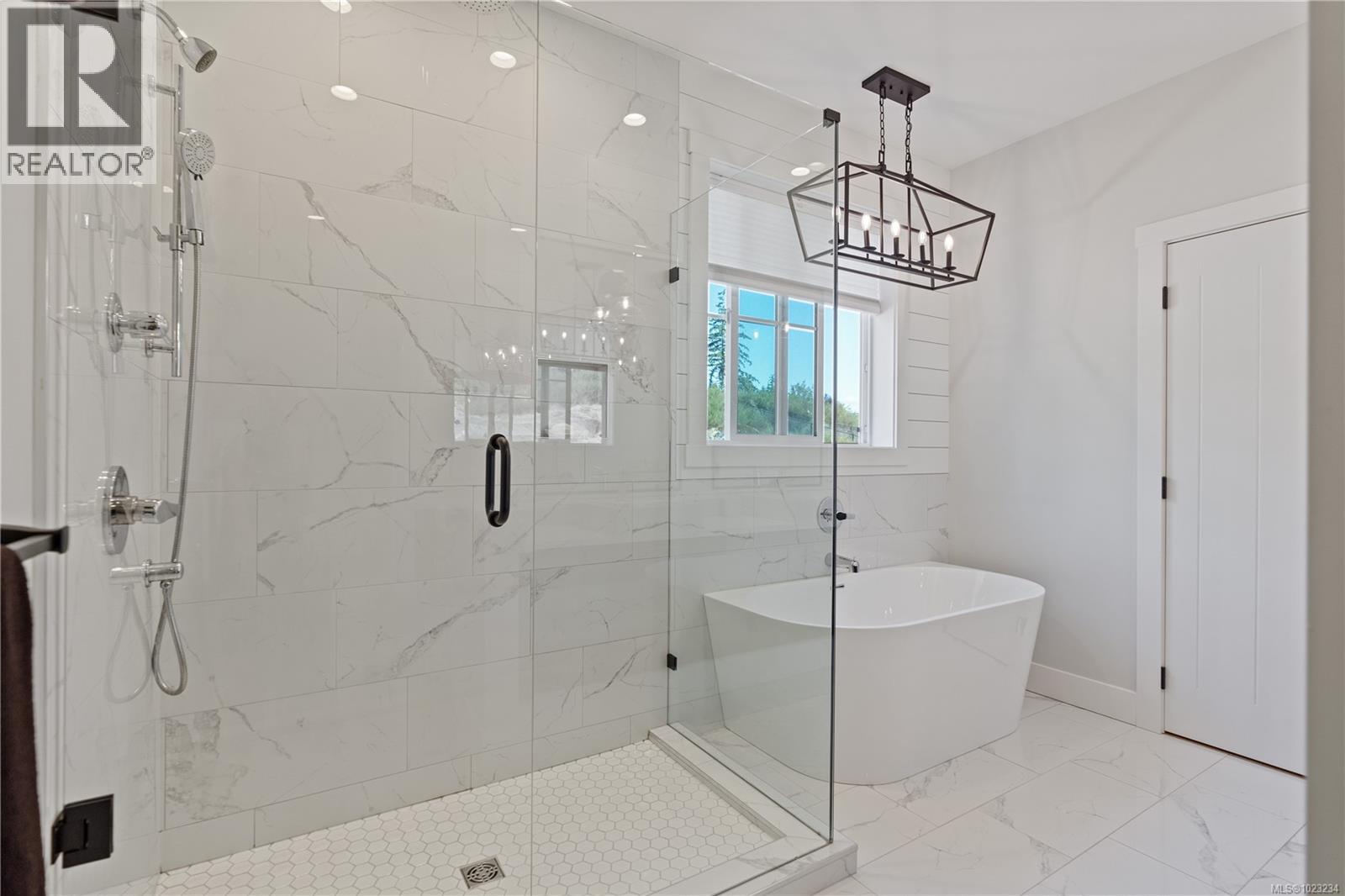 2316 Mountain Heights Dr, Sooke