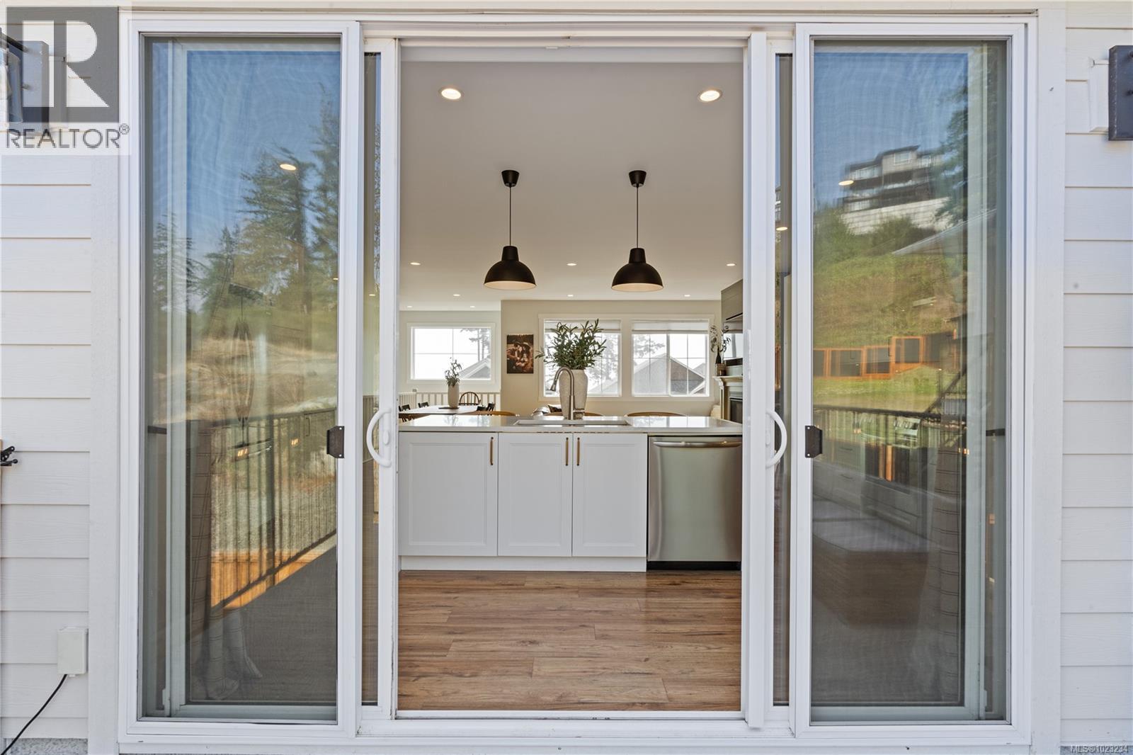 2316 Mountain Heights Dr, Sooke