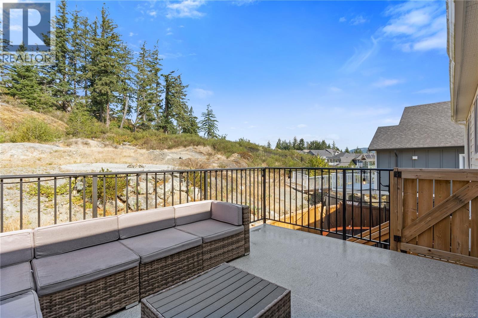 2316 Mountain Heights Dr, Sooke