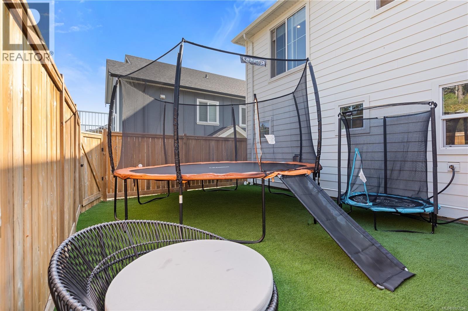 2316 Mountain Heights Dr, Sooke