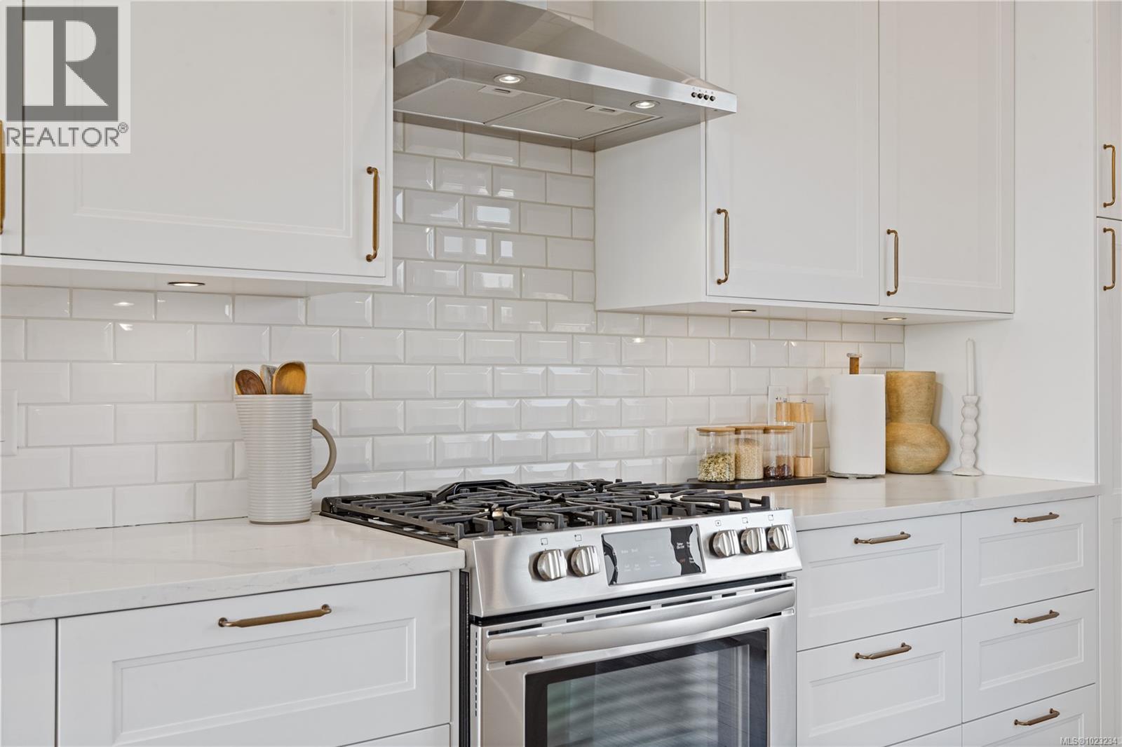 2316 Mountain Heights Dr, Sooke