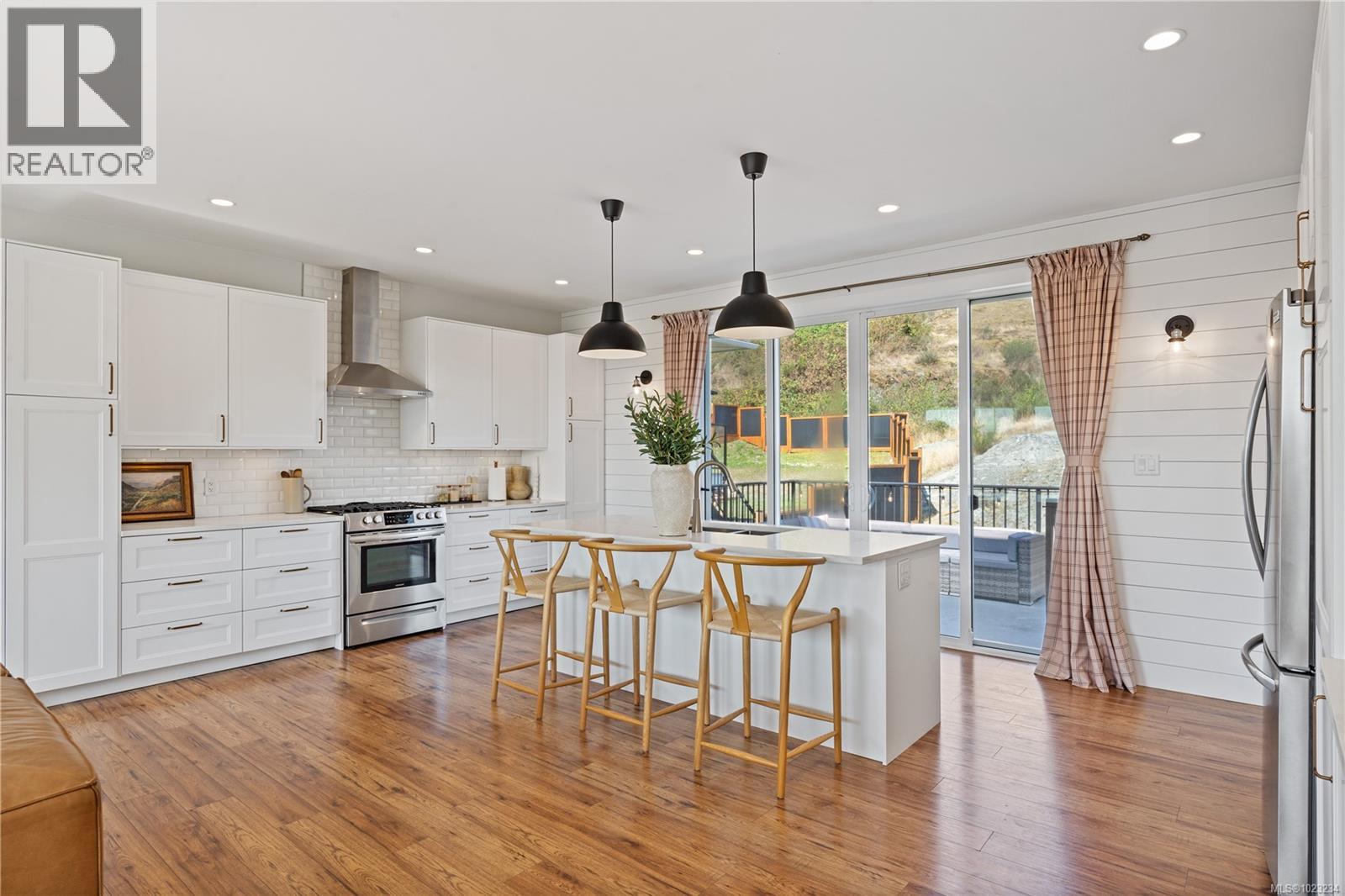 2316 Mountain Heights Dr, Sooke