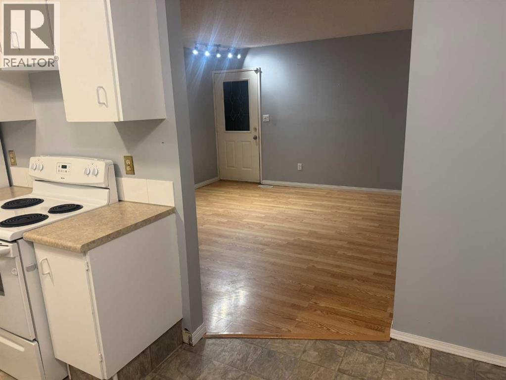 4317 54 Street - Photo 5 of 24, Grimshaw, Alberta