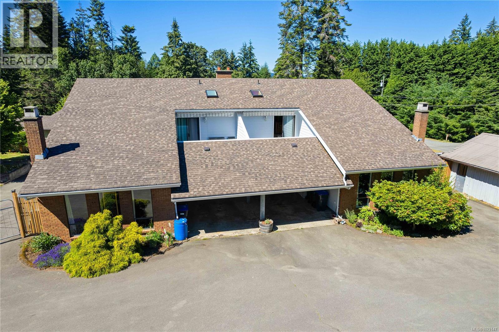 A & B 153 Bald Eagle Cres, Bowser