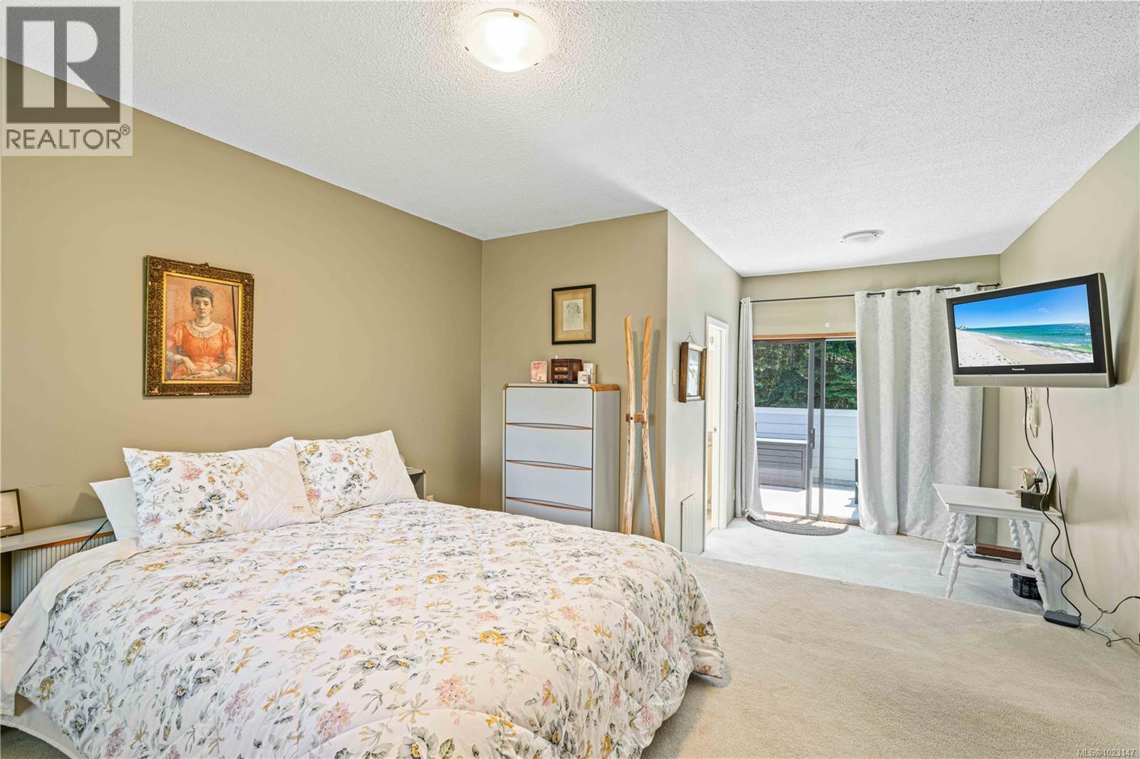 A & B 153 Bald Eagle Cres, Bowser