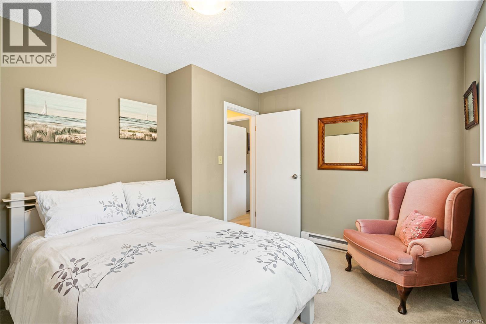 A & B 153 Bald Eagle Cres, Bowser