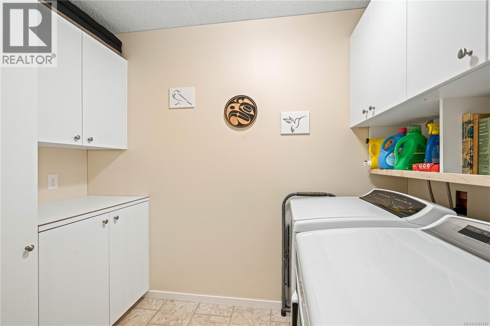 A & B 153 Bald Eagle Cres, Bowser