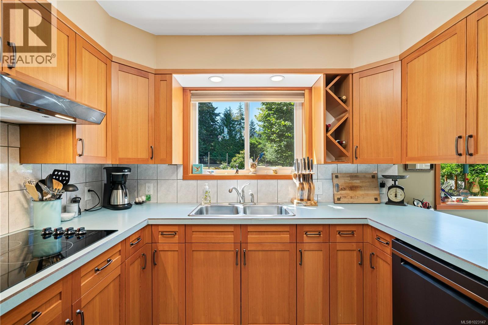 A & B 153 Bald Eagle Cres, Bowser