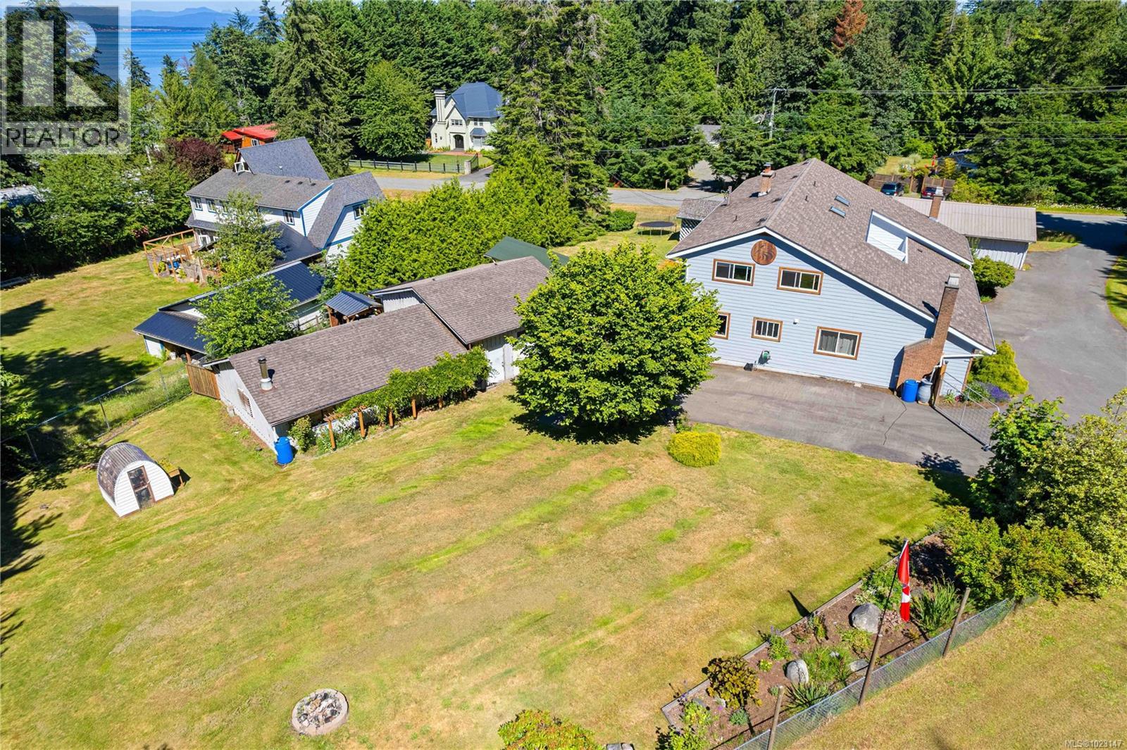 A & B 153 Bald Eagle Cres, Bowser