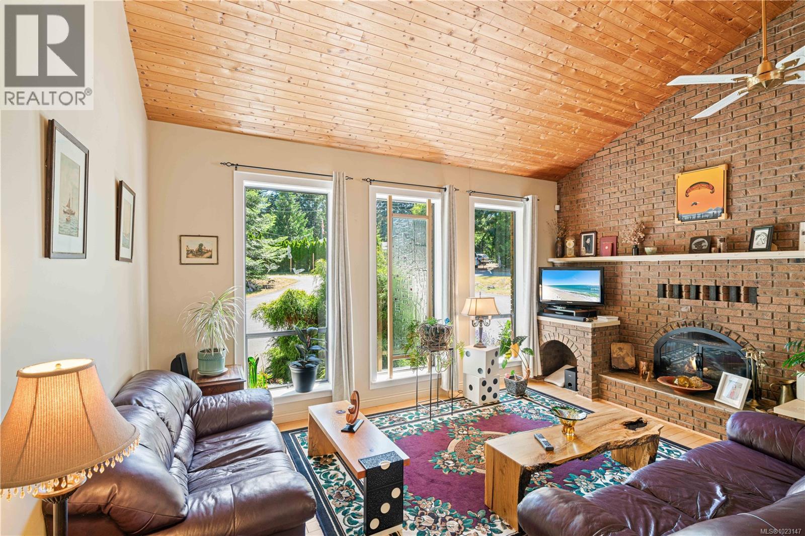 A & B 153 Bald Eagle Cres, Bowser