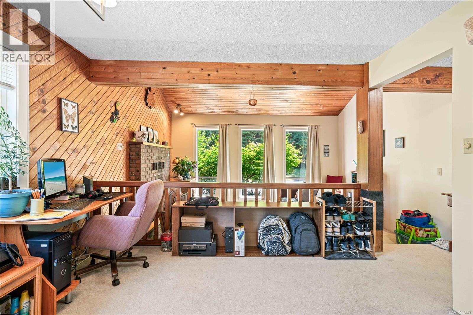 A & B 153 Bald Eagle Cres, Bowser