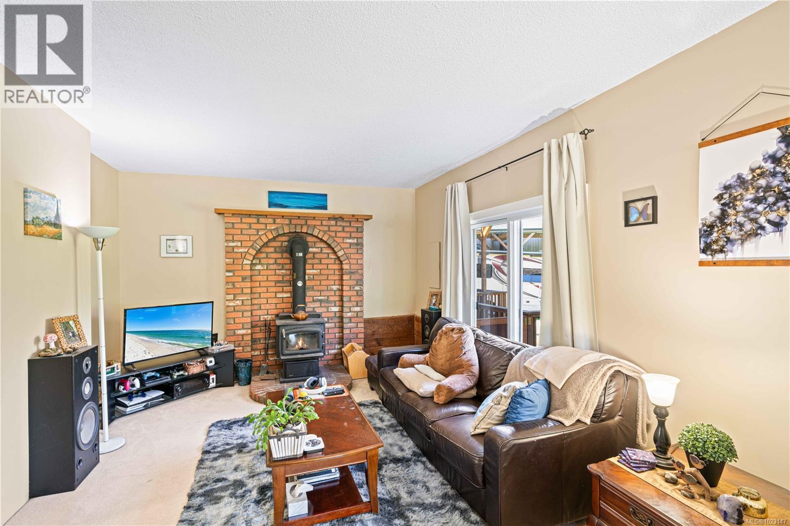 A & B 153 Bald Eagle Cres, Bowser