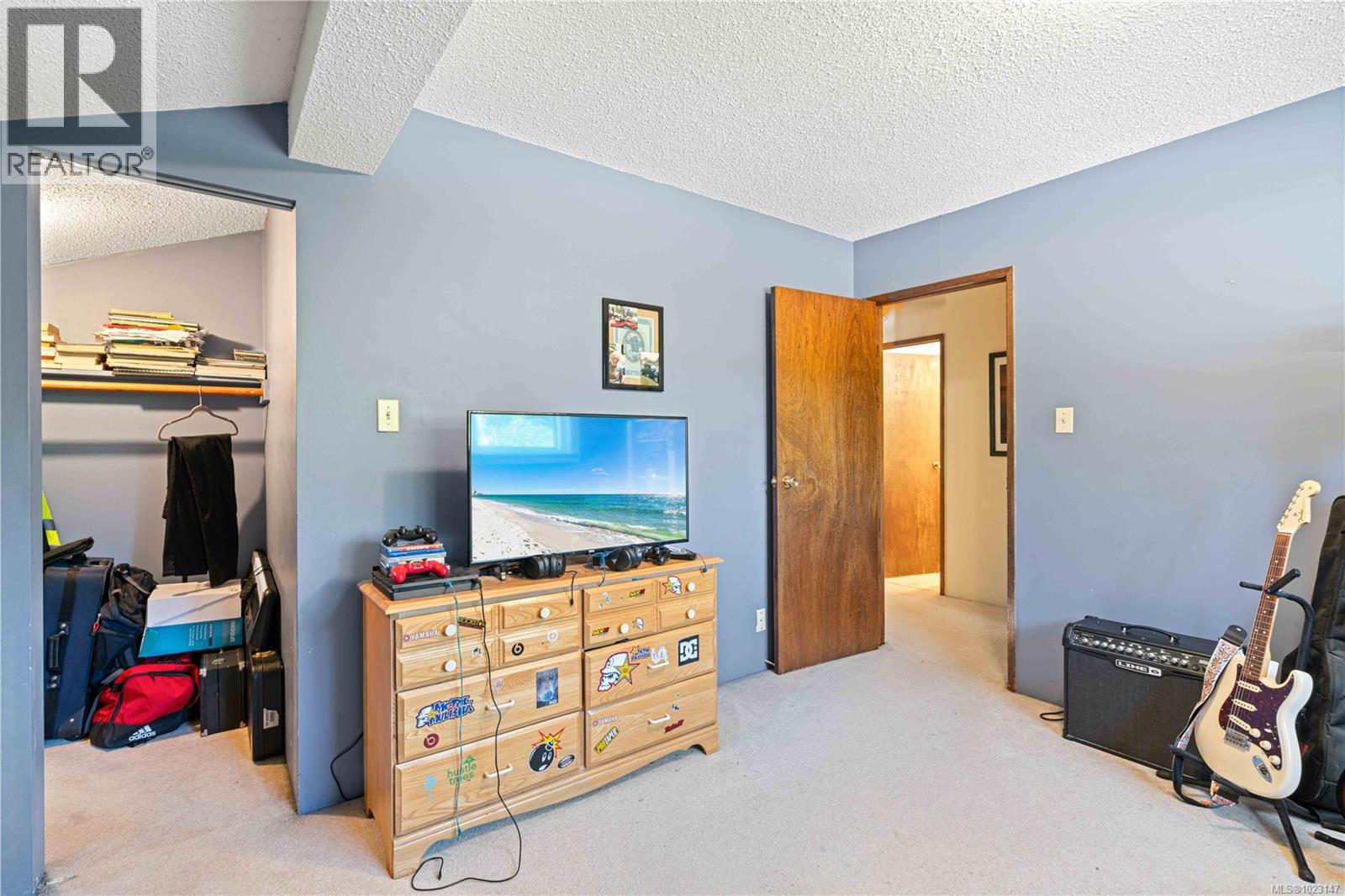 A & B 153 Bald Eagle Cres, Bowser