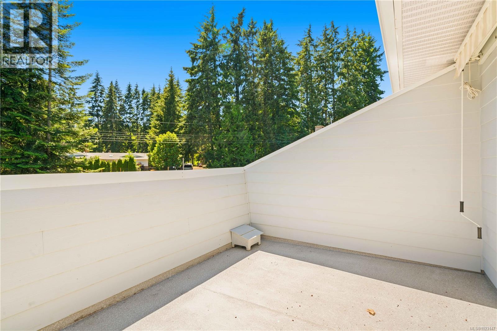 A & B 153 Bald Eagle Cres, Bowser