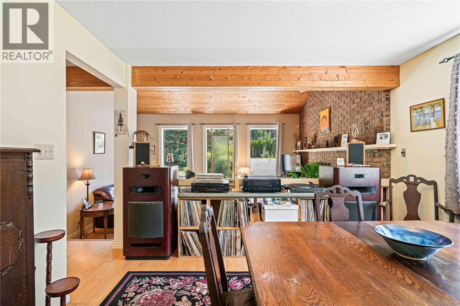 A & B 153 Bald Eagle Cres, Bowser