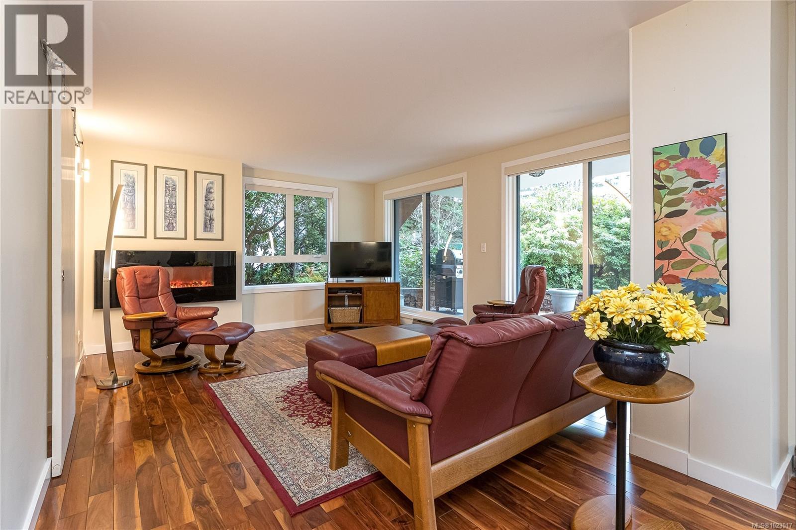 105 1375 Newport Avenue, Oak Bay