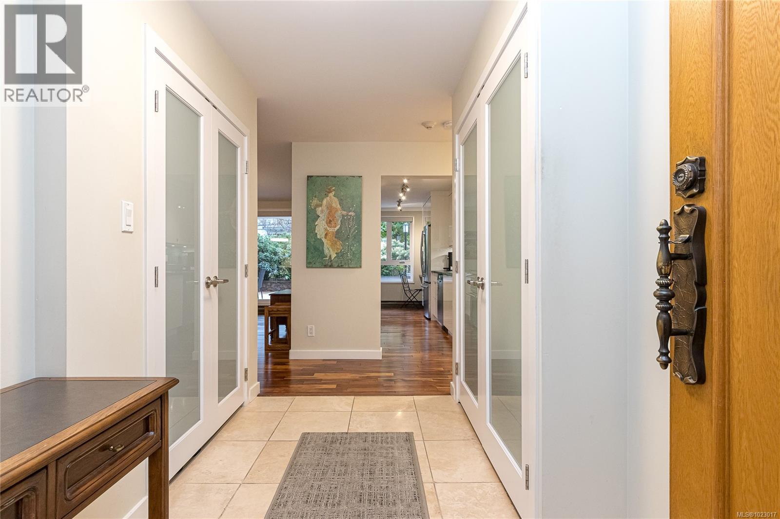 105 1375 Newport Avenue, Oak Bay