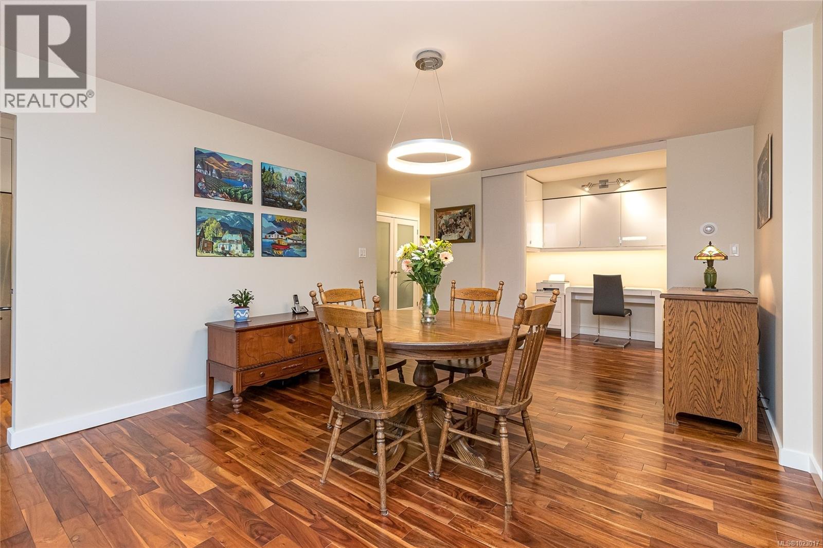 105 1375 Newport Avenue, Oak Bay