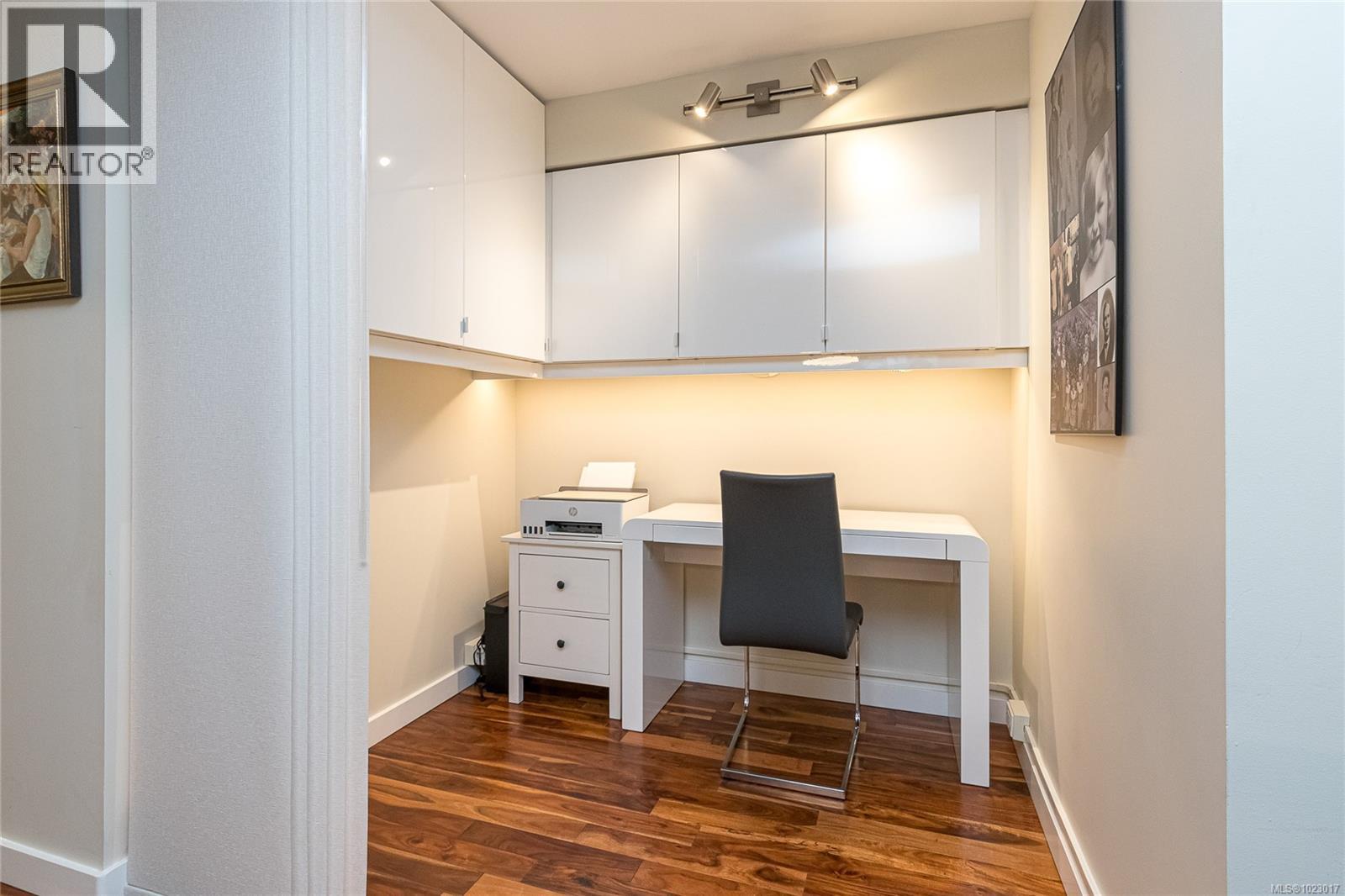 105 1375 Newport Avenue, Oak Bay