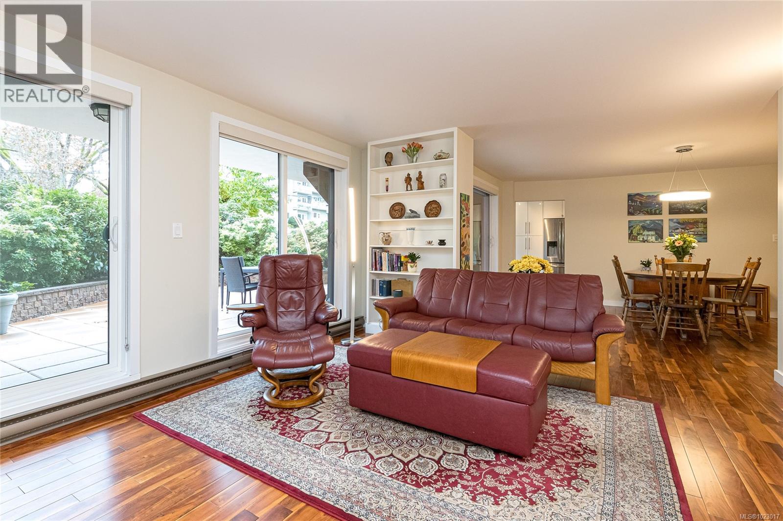 105 1375 Newport Avenue, Oak Bay