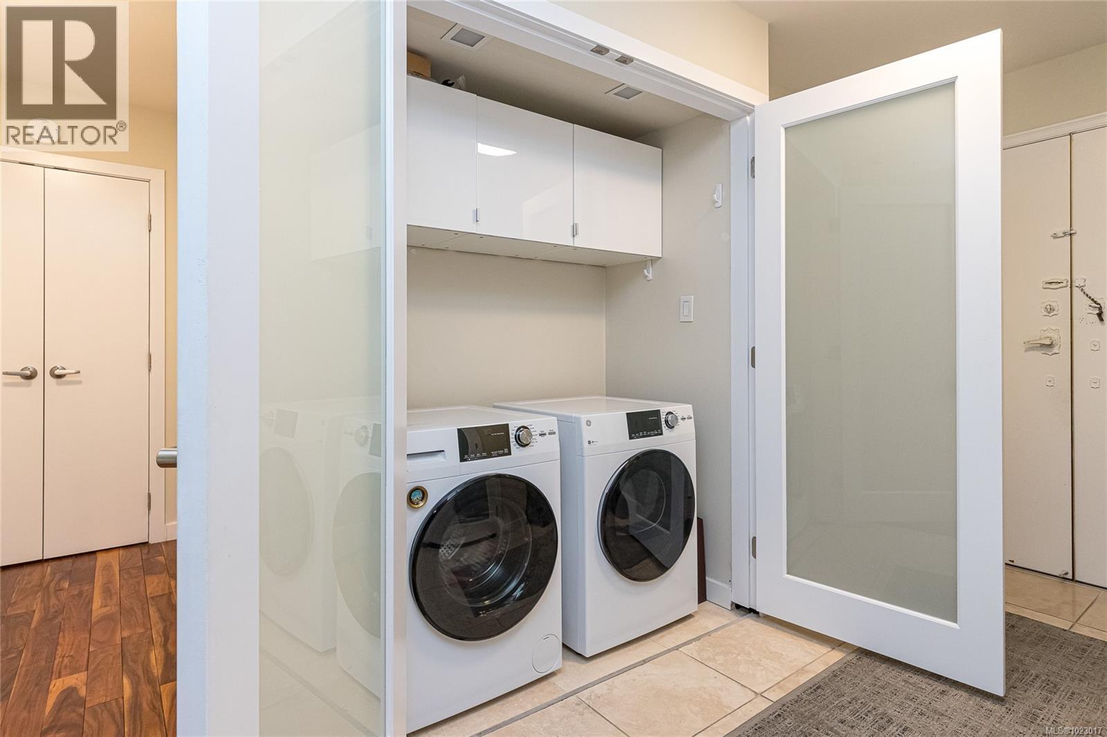 105 1375 Newport Avenue, Oak Bay