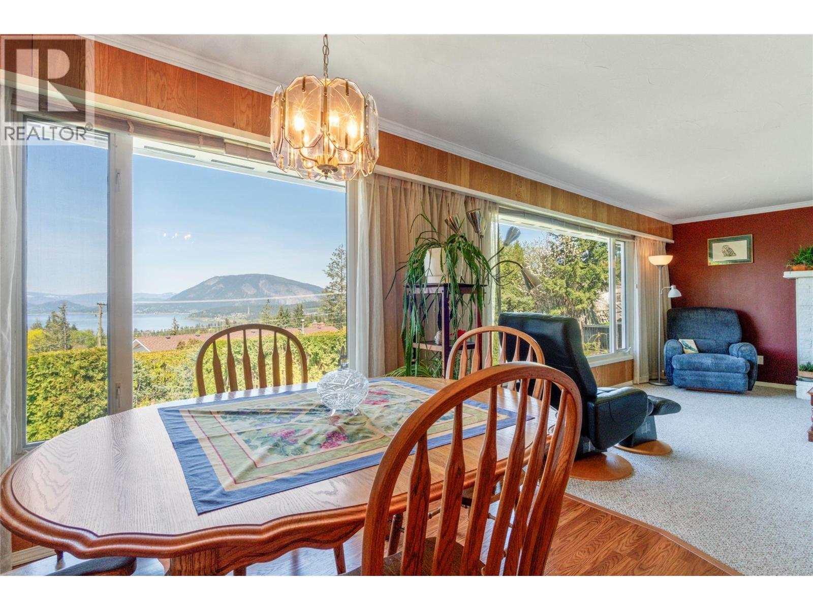 1290 15 Street SE, Salmon Arm