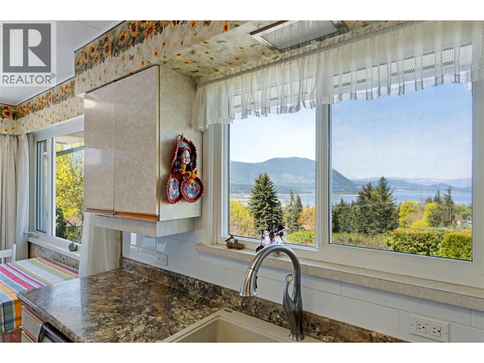 1290 15 Street SE, Salmon Arm