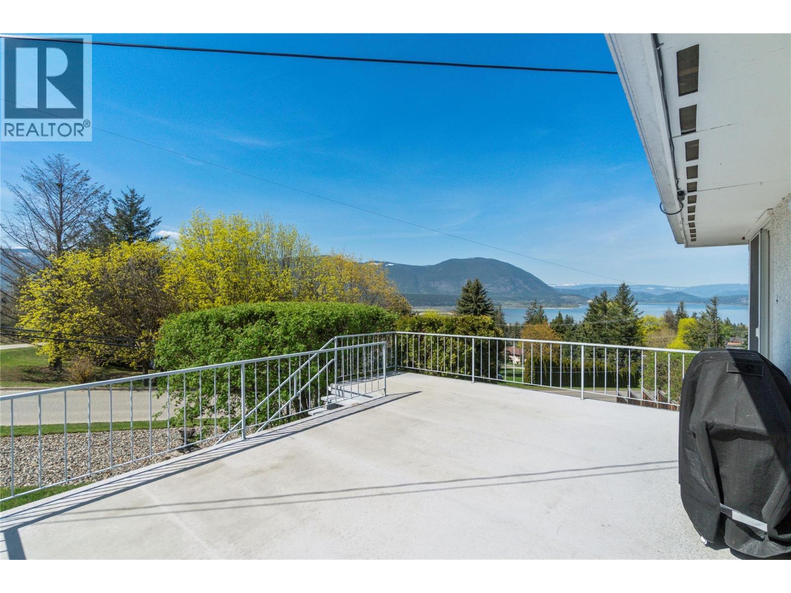1290 15 Street SE, Salmon Arm