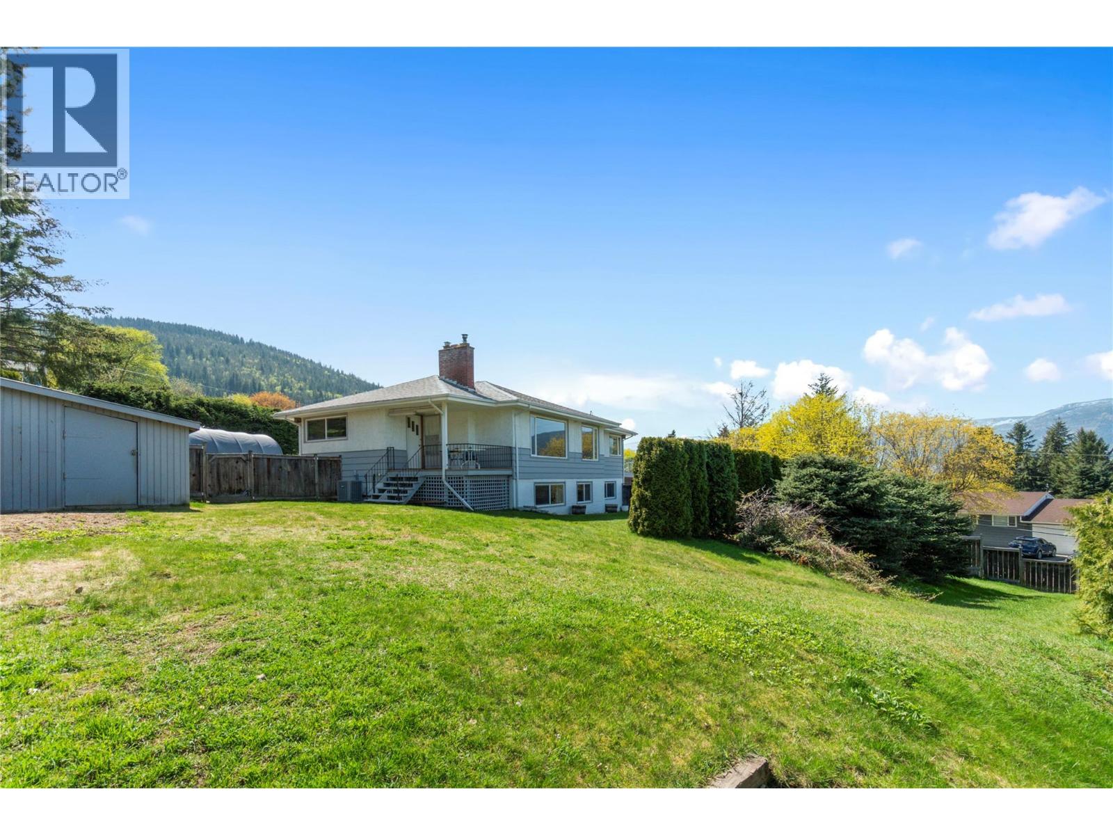 1290 15 Street SE, Salmon Arm