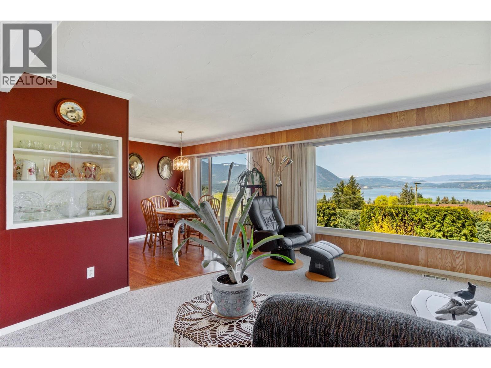 1290 15 Street SE, Salmon Arm