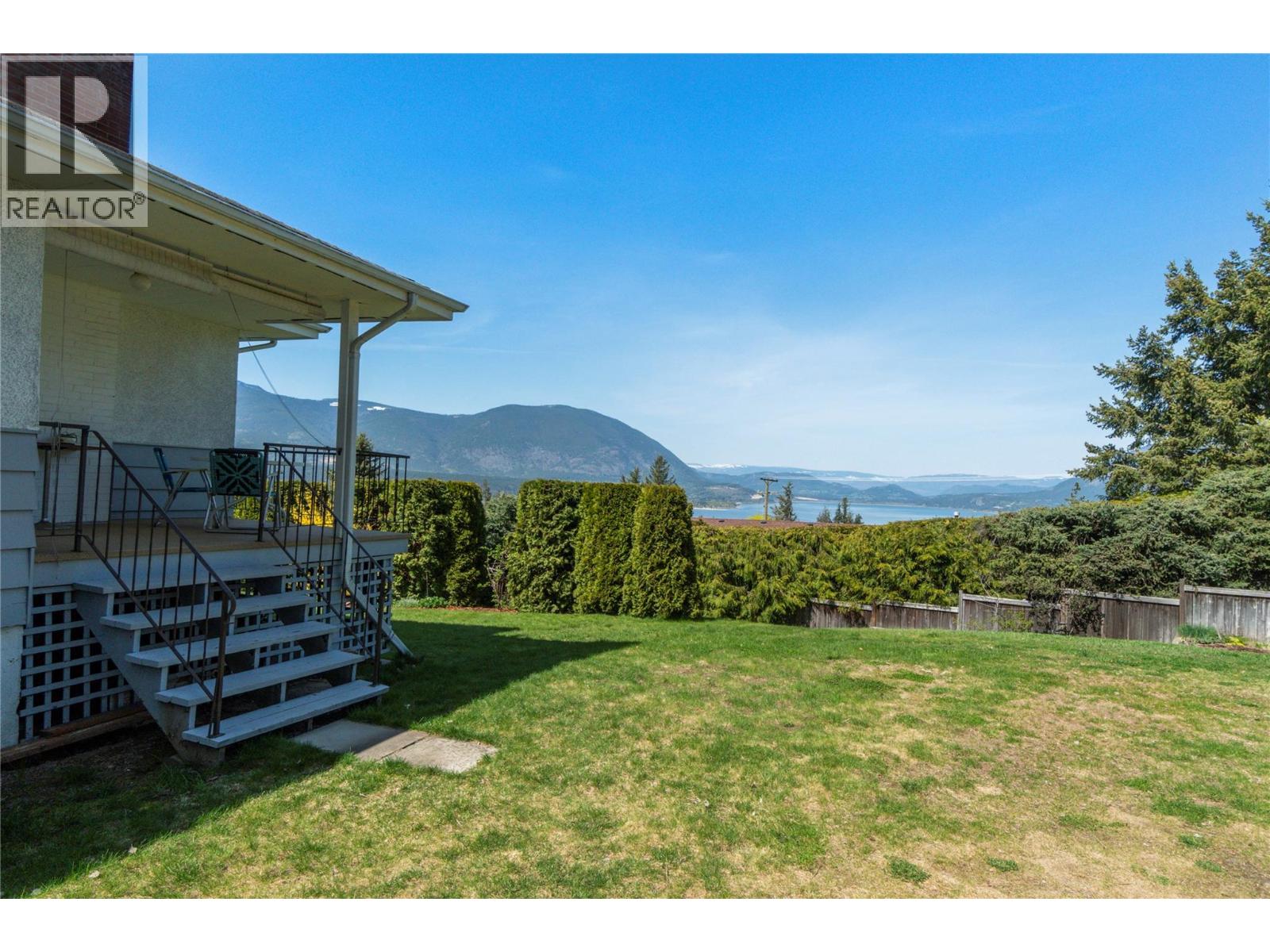 1290 15 Street SE, Salmon Arm