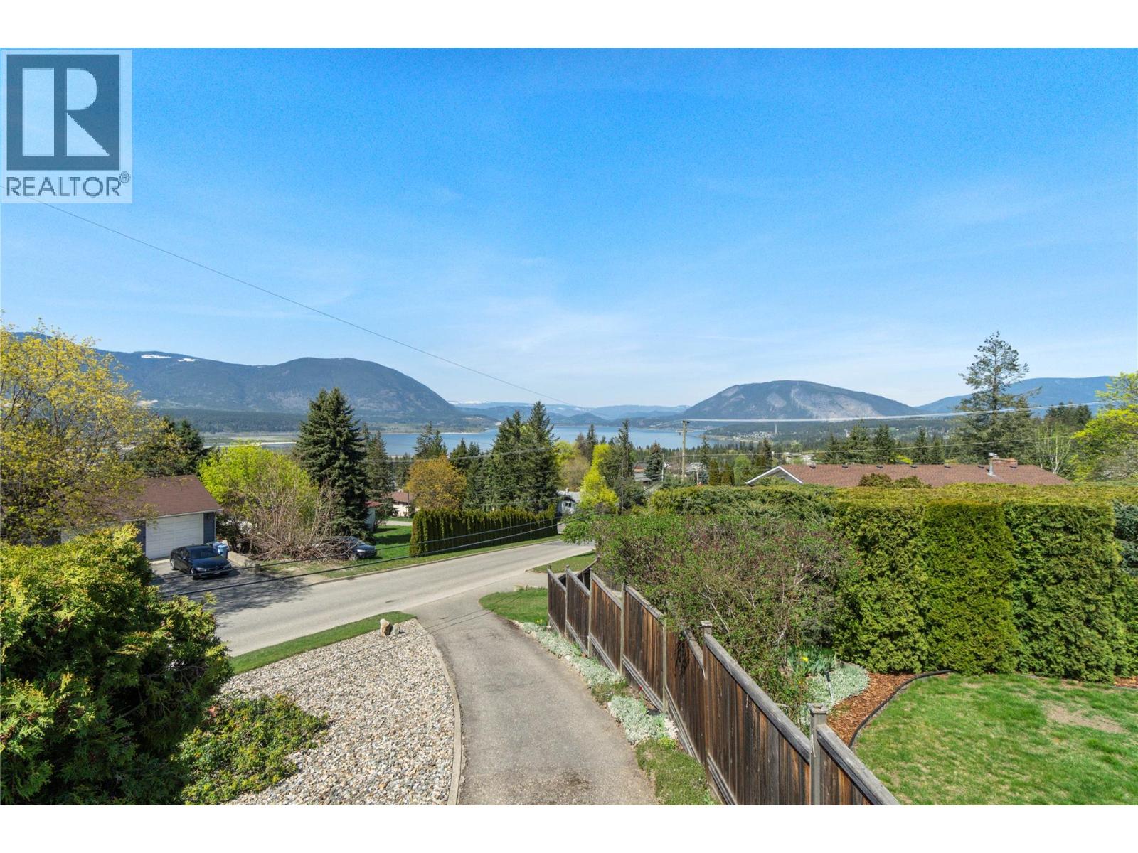 1290 15 Street SE, Salmon Arm