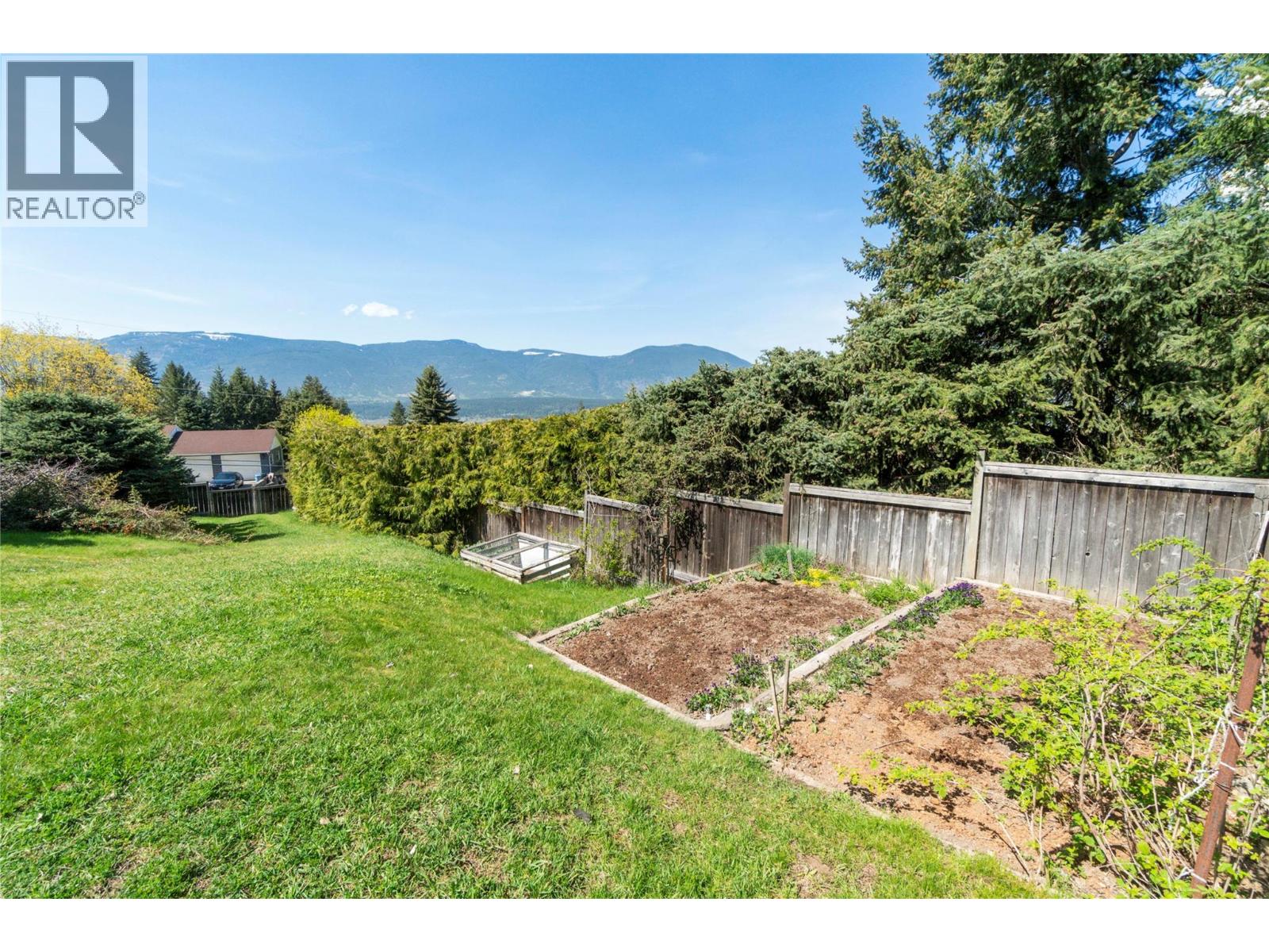 1290 15 Street SE, Salmon Arm