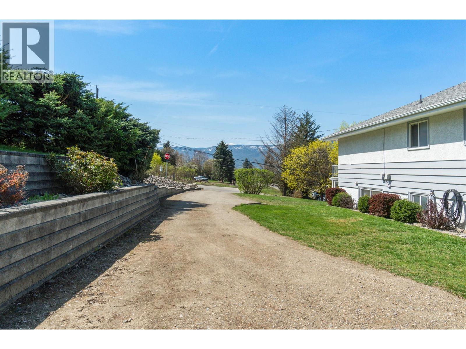 1290 15 Street SE, Salmon Arm