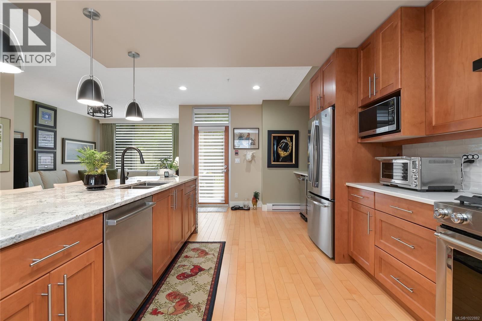 5336 Sayward Hill Cres - 17