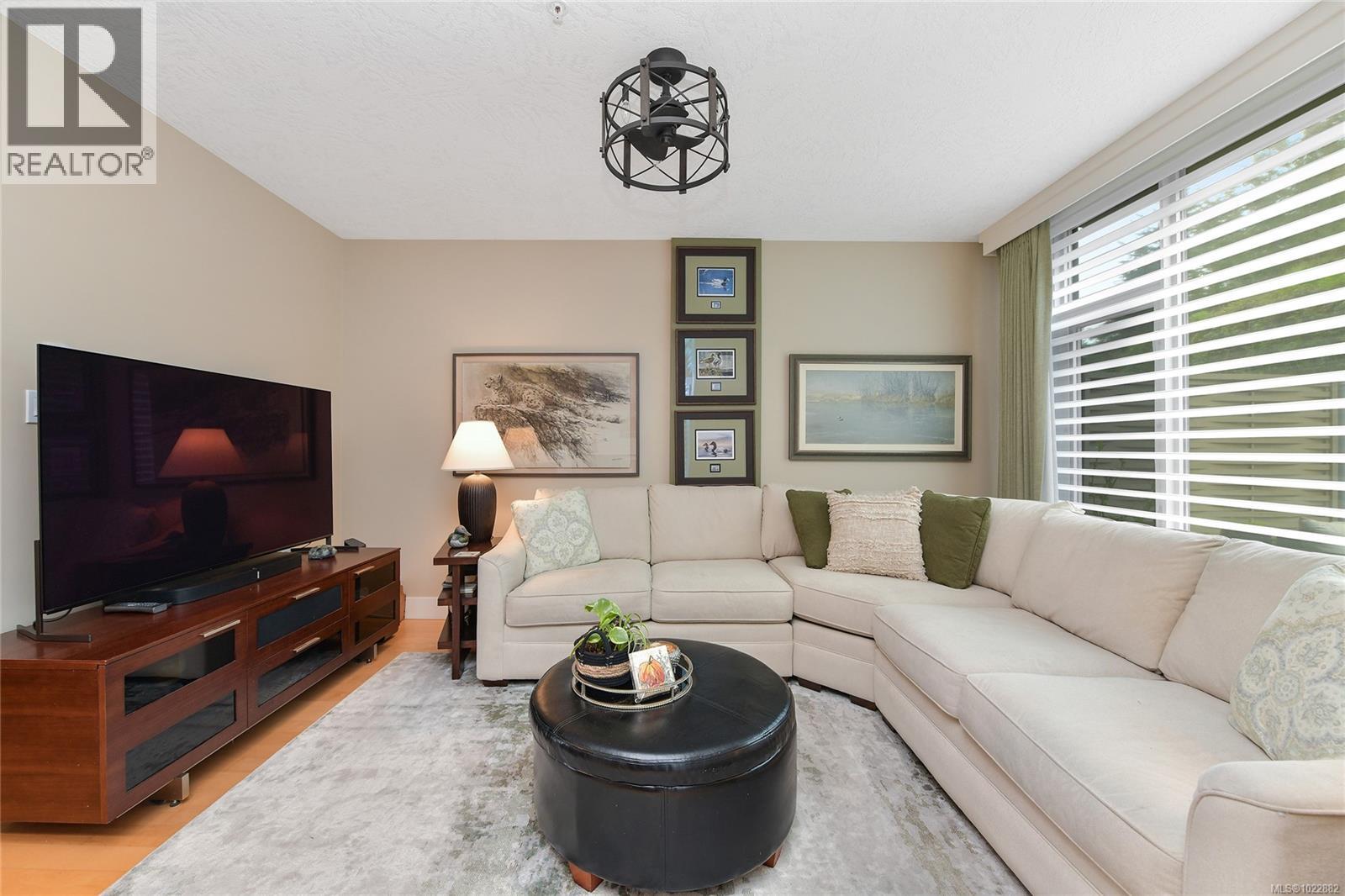 5336 Sayward Hill Cres - 20