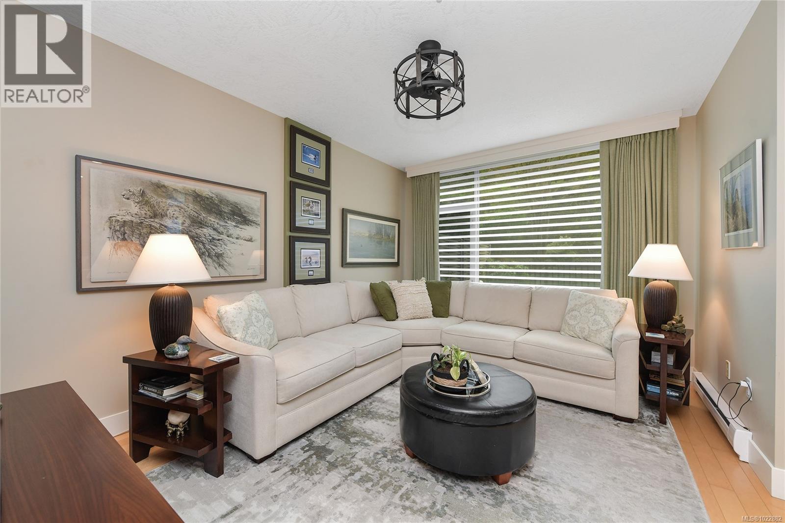 5336 Sayward Hill Cres - 21